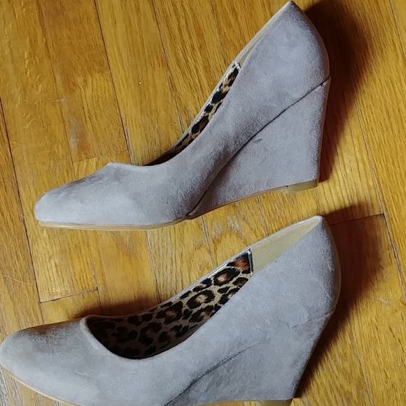 Shoes - Picture 2 of 4